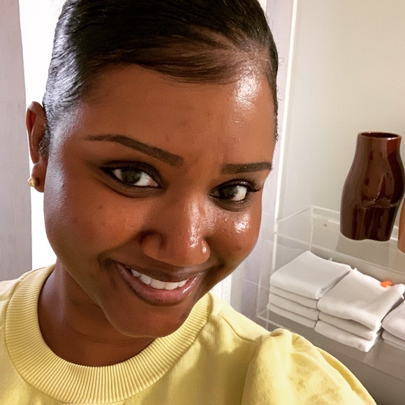 Meet your Posher, Lavinia - Picture 1 of 1